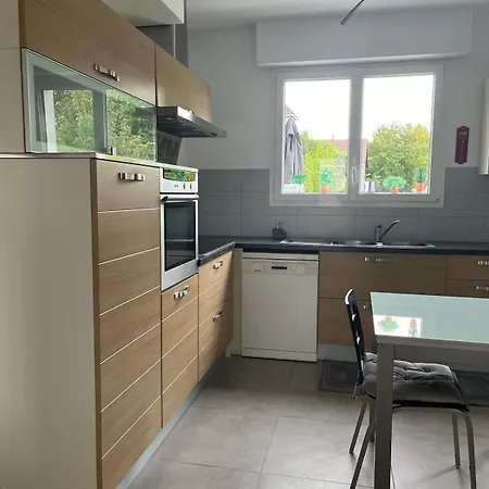 Maison Familiale, 3 Avec Grand Jardin, Au Coeur De La Champagne - Proche A26-sortie 17 Feriehus Fagnieres