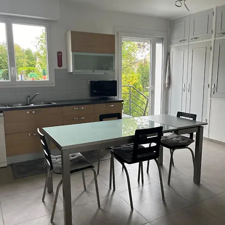 Maison Familiale, 3 Avec Grand Jardin, Au Coeur De La Champagne - Proche A26-sortie 17