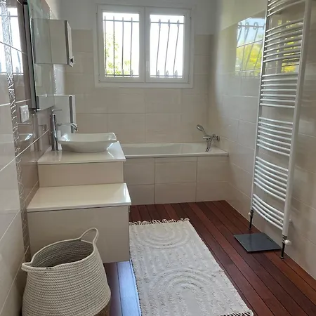 Maison Familiale, 3 Avec Grand Jardin, Au Coeur De La Champagne - Proche A26-sortie 17 Fagnieres